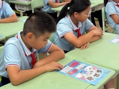 <b>公益悦读班不只丰硕了学校的图书资</b>